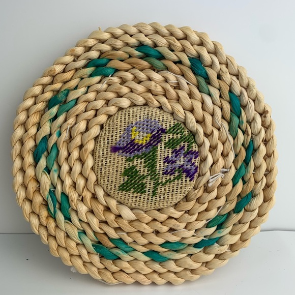 Vintage Set of 4 Woven Trivets w/cross stitch needlepoint center wall art - Picture 5 of 6